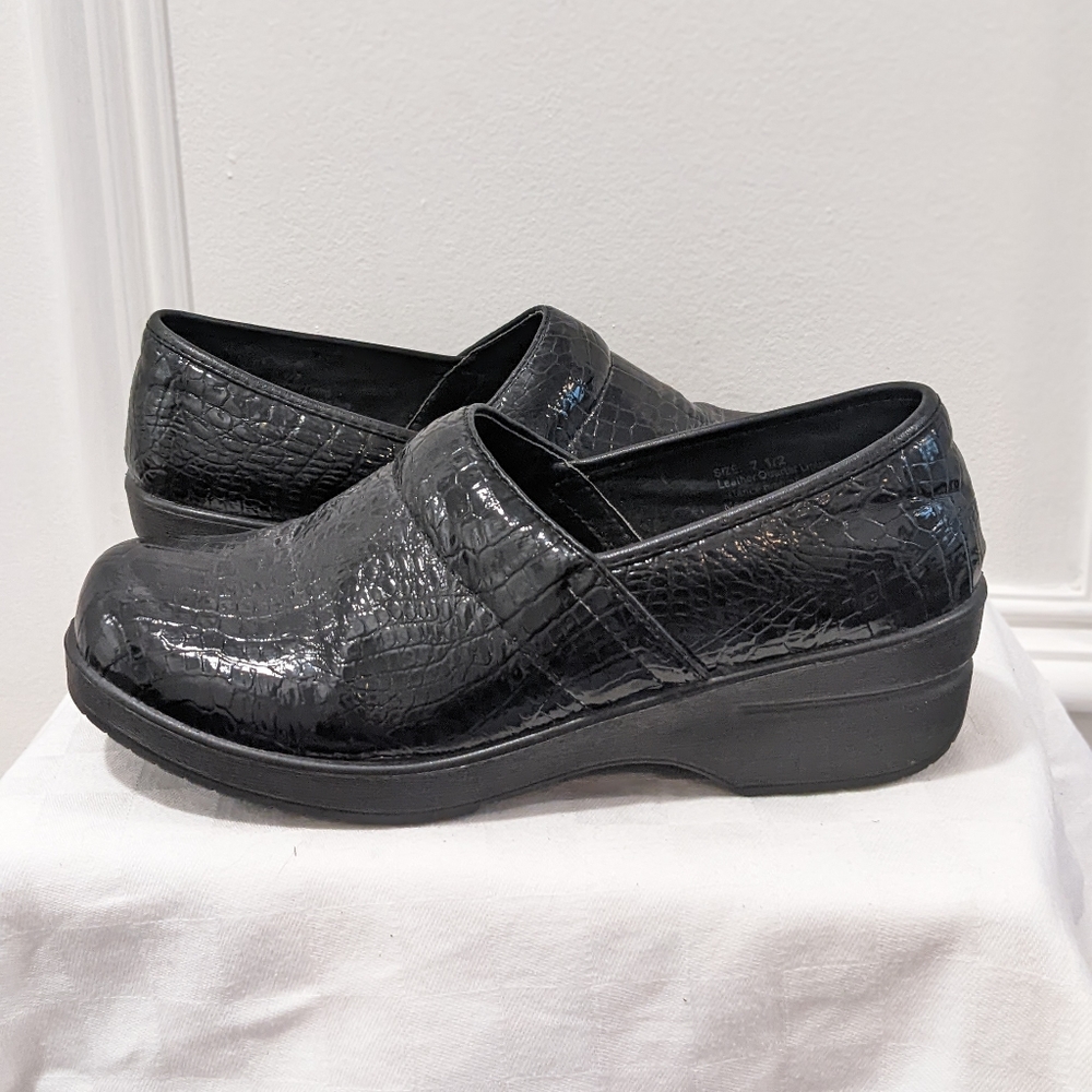 Leather clogs by Cushion Aire - Picture 1 of 14